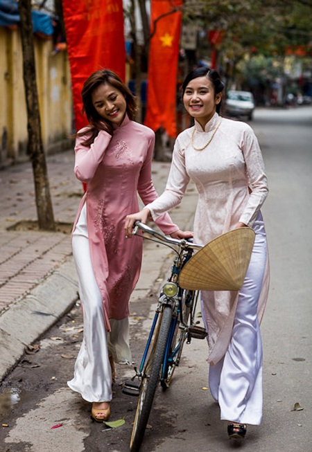 Diễn viên Thu Quỳnh “Lạ khi thấy mình qua ống kính nhiếp ảnh gia Anh” - 2 Thu Quỳnh- Lương Giang trong những bức hình của nhiếp ảnh gia người Anh