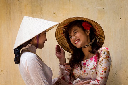 Diễn viên Thu Quỳnh “Lạ khi thấy mình qua ống kính nhiếp ảnh gia Anh” - 3 Thu Quỳnh- Lương Giang trong những bức hình của nhiếp ảnh gia người Anh