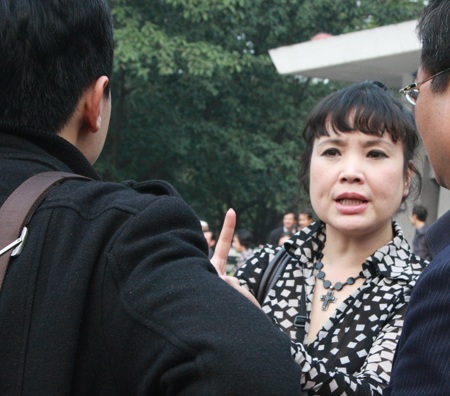 Đông đảo nghệ sĩ tiễn đưa NSND Trọng Khôi về nơi an nghỉ