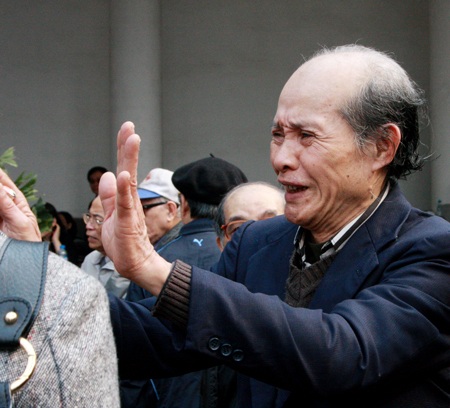 Đông đảo nghệ sĩ tiễn đưa NSND Trọng Khôi về nơi an nghỉ