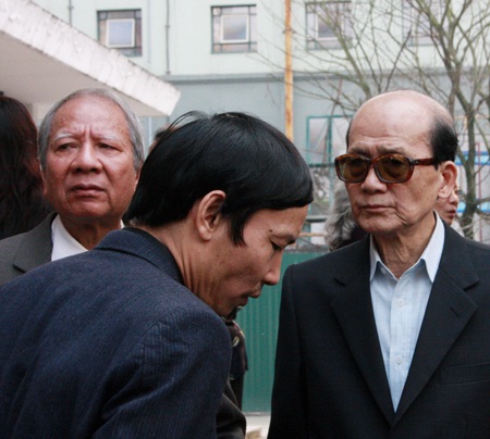 Đông đảo nghệ sĩ tiễn đưa NSND Trọng Khôi về nơi an nghỉ