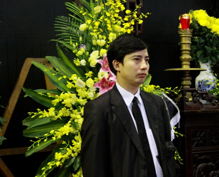 Đông đảo nghệ sĩ tiễn đưa NSND Trọng Khôi về nơi an nghỉ