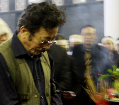 Đông đảo nghệ sĩ tiễn đưa NSND Trọng Khôi về nơi an nghỉ