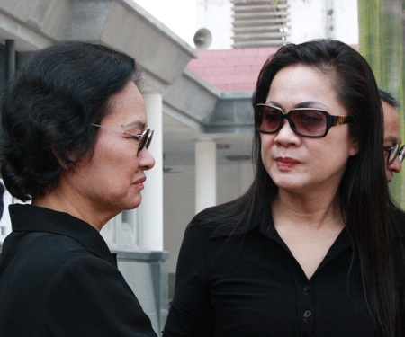 Đông đảo nghệ sĩ tiễn đưa NSND Trọng Khôi về nơi an nghỉ