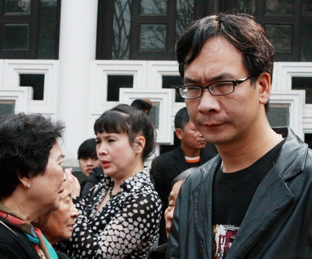 Đông đảo nghệ sĩ tiễn đưa NSND Trọng Khôi về nơi an nghỉ