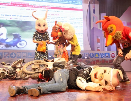 Hài kịch đả kích mạnh mẽ những vấn đề của giao thông - 1 Hài kịch đả kích mạnh mẽ những vấn đề của giao thông