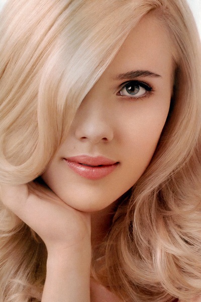 Á hậu Hoàng My phỏng vấn ngôi sao Scarlett Johansson