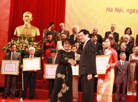 Nhiều nghệ sỹ trẻ nhận danh hiệu NSƯT - 16 Nhiều nghệ sỹ trẻ nhận danh hiệu NSƯT