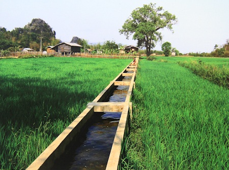 Kênh mương thủy lợi ở Khăm Muộn