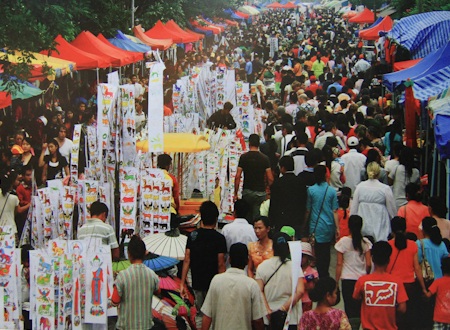 Chợ tết ở Luông Pha Băng