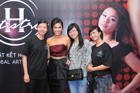 Nhóm Okamoto’s cũng nhận được sự quan tâm của các fan tại Hà Nội