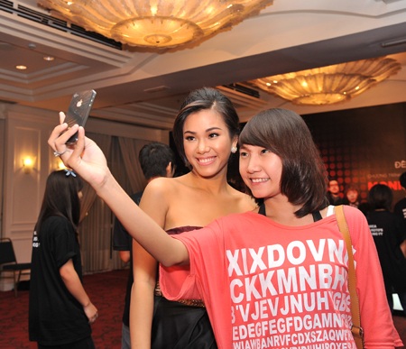 Phương Vy chia sẻ cô rất hồi hộp nhưng phấn khích khi đứng trên sân khấu H-Artistry 2012