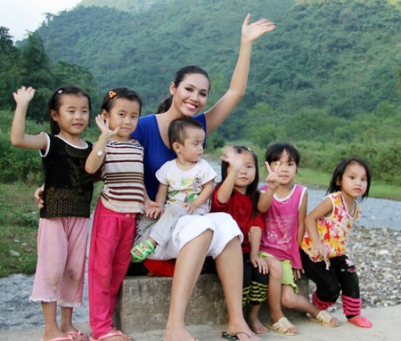 Người đẹp và chợ Bắc Hà sặc sỡ - 10 H.H