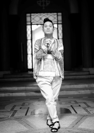 Ca sĩ Tùng Dương: Làm sao sống được bằng nước lã + khí trời?  - 3 Trước khi đêm diễn mở màn, anh sợ nhất điều gì?