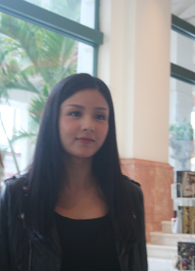 Tiễn Sắc Lệ xuất hiện tại buổi họp báo sáng 26/11.