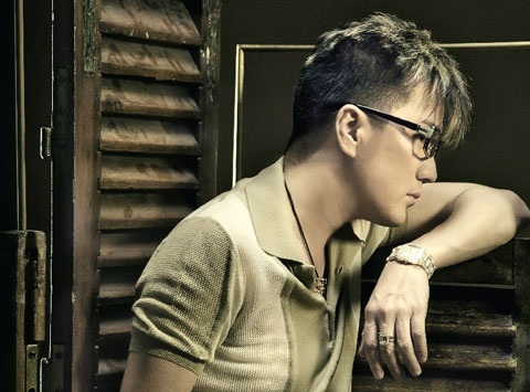 Hình ảnh gây tranh cãi của nam ca sỹ Đàm Vĩnh Hưng