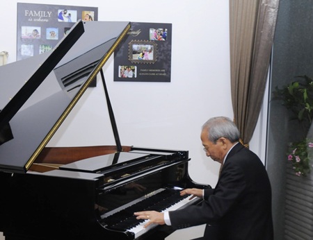 Sinh nhật ấm cúng của “công chúa” nhà Trương Ngọc Ánh - 2 Bánh sinh nhật của Bảo Tiên. Devon là tên tiếng Anh của bé.