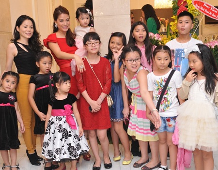 Sinh nhật ấm cúng của “công chúa” nhà Trương Ngọc Ánh - 5 Bánh sinh nhật của Bảo Tiên. Devon là tên tiếng Anh của bé.