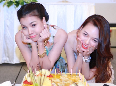 Hoàng Điệp, Trà Ngọc Hằng thân thiết bên nhau - 8 Hai người bạn thân thiết trong làng showbiz.