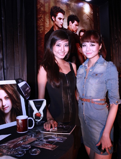 Sao Việt náo nức cùng Hừng đông - 5 Người đẹp Ninh Hoàng Ngân (trái) và người đẹp Kiều Ngân (phải)