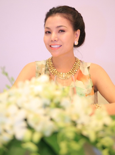 Hoàng Điệp, Trà Ngọc Hằng thân thiết bên nhau - 1 Tối qua, Trà Ngọc Hằng có buổi ra mắt MV đầu tay tại Hà Nội