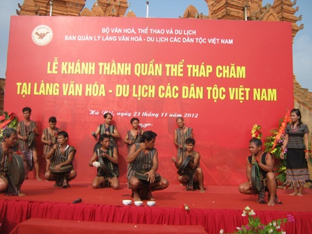 Quần thể tháp Chăm giữa lòng Hà Nội - 2 Hình ảnh tại buổi lễ khánh thành quần thể tháp Chăm tại Hà Nội