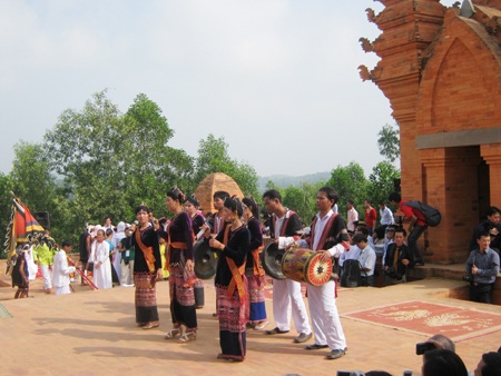 Quần thể tháp Chăm giữa lòng Hà Nội - 4 Hình ảnh tại buổi lễ khánh thành quần thể tháp Chăm tại Hà Nội