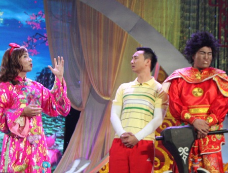 Ít ai có thể nhận ra Thiên Lôi (ngoài cùng bên phải) là nam ca sỹ Minh Quân