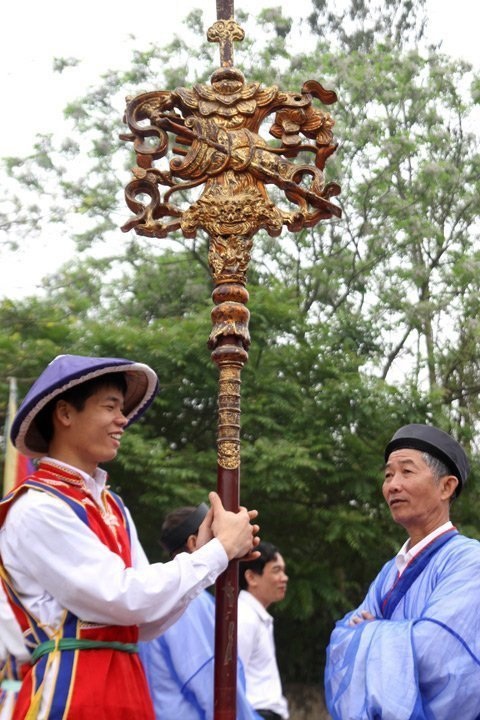 Tín ngưỡng thờ cúng Hùng Vương chính là sự minh triết - 5 Vai trò của nhà nước và vai trò của người dân trong lễ hội?