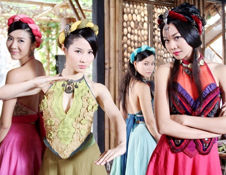 Nhưng tất cả thay đổi khi có sự xuất hiện của một cô gái mới...