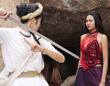 Nhưng tất cả thay đổi khi có sự xuất hiện của một cô gái mới...