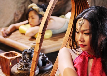 Nhưng tất cả thay đổi khi có sự xuất hiện của một cô gái mới...