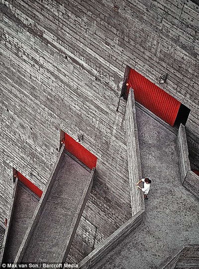 Sức hút từ giải thưởng nhiếp ảnh quốc tế - 2 Tác phẩm “Triple Red” do Max van Son (Hà Lan) chụp tại Brazil