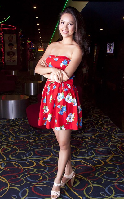 Hoàng My họp fan kể về chuyến ngao du Hollywood