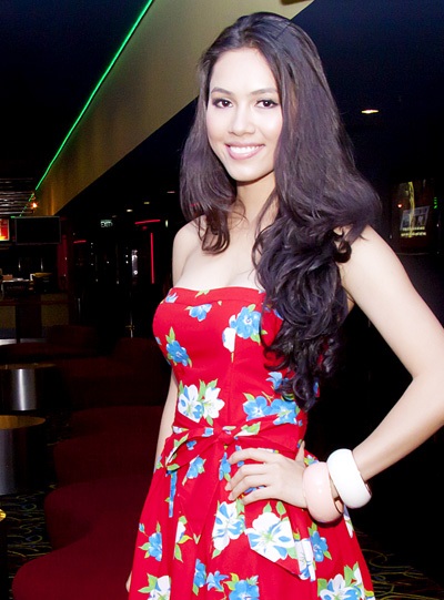 Hoàng My họp fan kể về chuyến ngao du Hollywood