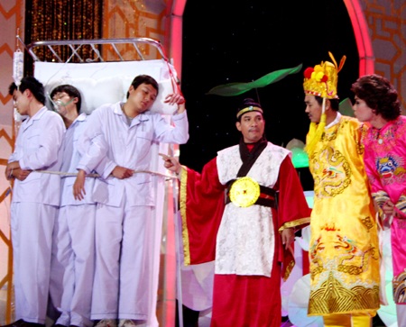 Táo Kinh tế và Táo Y tế trở thành... "cặp đôi hoàn hảo" - 33