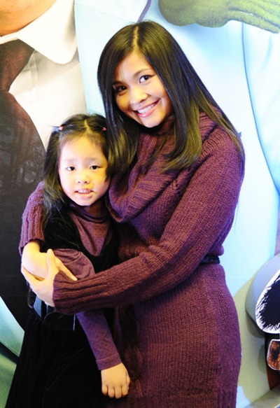 MC Thảo Vân đưa con trai đi xem phim Tết - 4