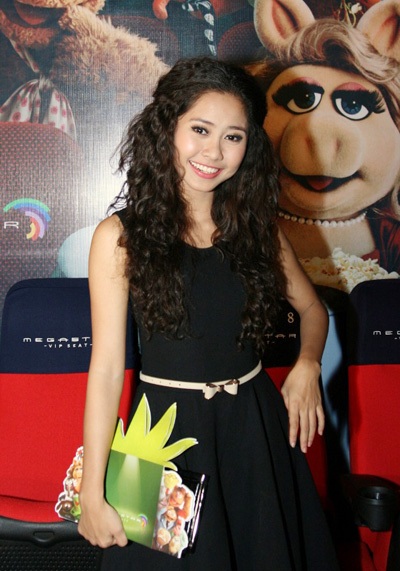 MC Thảo Vân đưa con trai đi xem phim Tết - 10