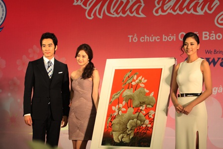 Song Seung Heon, Kim Tae Hee làm từ thiện cùng sao Việt - 6