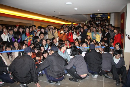 Song Seung Heon, Kim Tae Hee làm từ thiện cùng sao Việt - 15