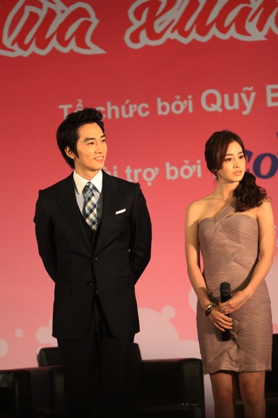 Song Seung Heon, Kim Tae Hee làm từ thiện cùng sao Việt - 8