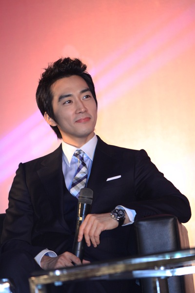 Song Seung Heon, Kim Tae Hee làm từ thiện cùng sao Việt - 10