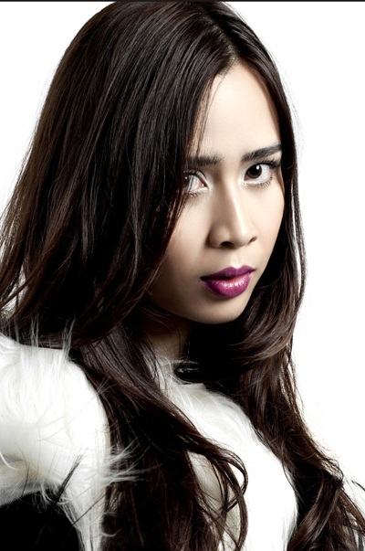 Lưu Hương Giang: “Với tôi bây giờ, túi Prada chỉ để đựng… bỉm” - 2 Lưu Hương Giang: “Với tôi bây giờ, túi Prada chỉ để đựng… bỉm” - 2