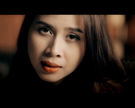 Lưu Hương Giang: “Với tôi bây giờ, túi Prada chỉ để đựng… bỉm” - 3 Lưu Hương Giang: “Với tôi bây giờ, túi Prada chỉ để đựng… bỉm” - 3