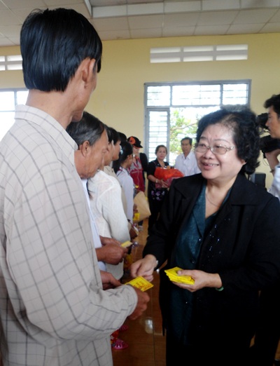 Ngân hàng Nam Á trao quà Tết cho trẻ em mồ côi - 1 Ngân hàng Nam Á trao quà Tết cho trẻ em mồ côi - 1