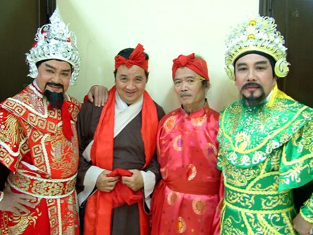 NSND đạo diễn Huỳnh Nga nhập viện - 2 NSƯT Hùng Minh, Bảo Quốc, NSND Huỳnh Nga và NS Tuấn Thanh trong trích đoạn Thái hậu Dương Vân Nga