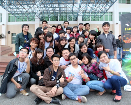 Nhảy “ flashmob”- đón giao thừa kiểu mới tại Hồ Gươm - 2 Hình ảnh tập luyện của các bạn trẻ