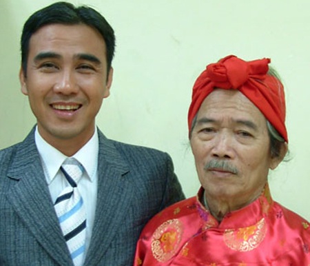 NSND đạo diễn Huỳnh Nga nhập viện - 1 NSND Huỳnh Nga và MC Quyền Linh trong chương trình live show NSND Bạch Tuyết