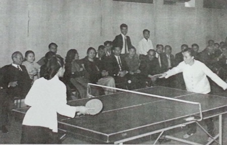 Những bức ảnh quý giá về Hiệp định Paris năm 1973 - 2 Cuộc đấu bóng bàn giữa bà Dương Thị Duyên và bà Nguyễn Thị Bình tại Paris
