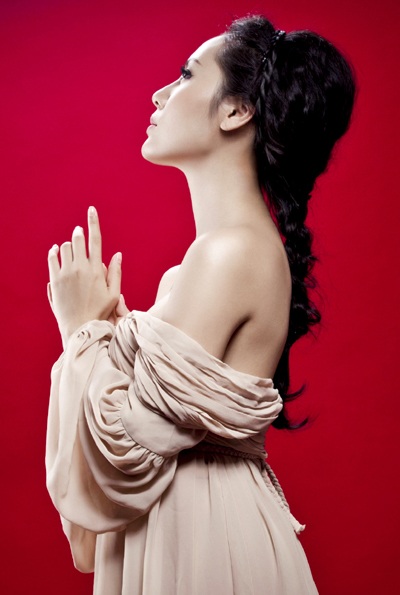 Ở bất cứ đâu, ở bất kỳ shoot hình nào, Phương Linh luôn đẹp, luôn kiều diễm, luôn nổi bật! 